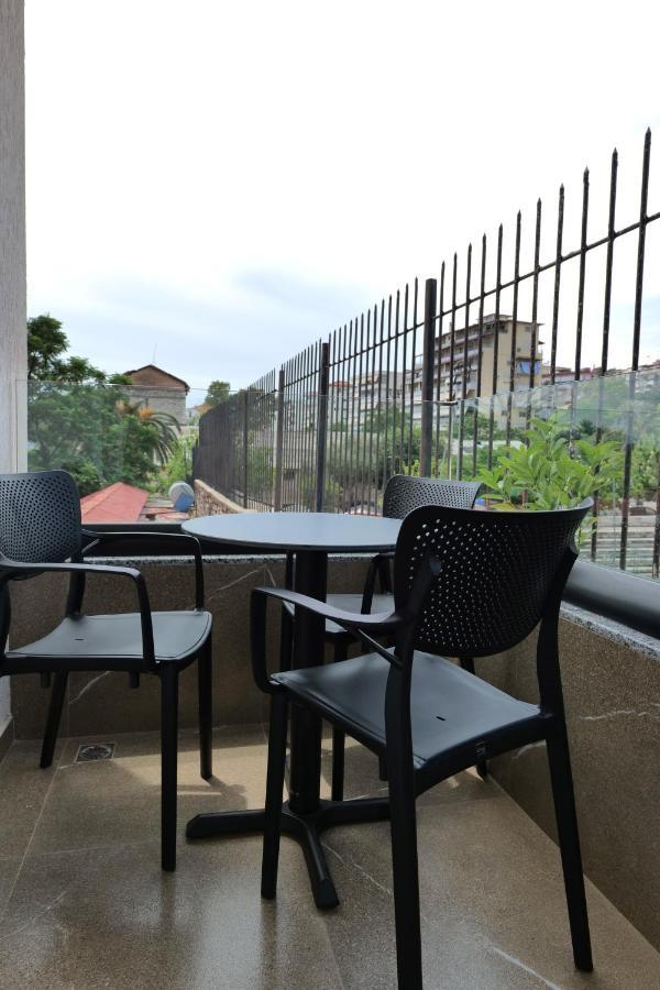 Adora'S View Hotel Саранде Екстериор снимка