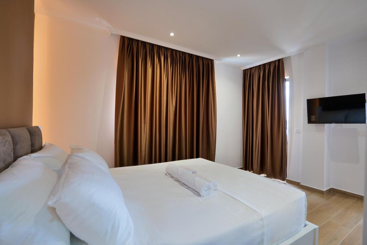 Adora'S View Hotel Саранде Екстериор снимка