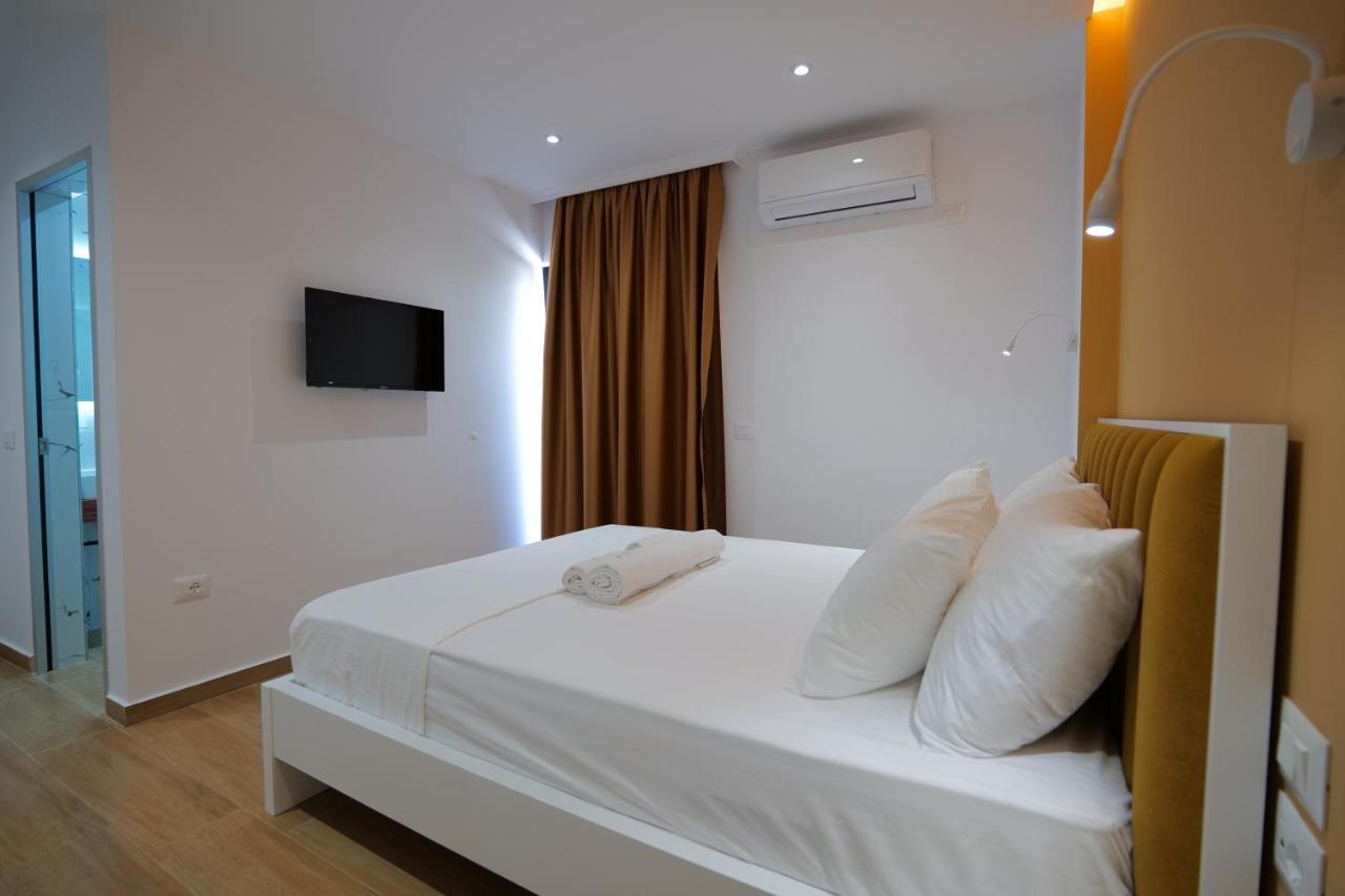 Adora'S View Hotel Саранде Екстериор снимка